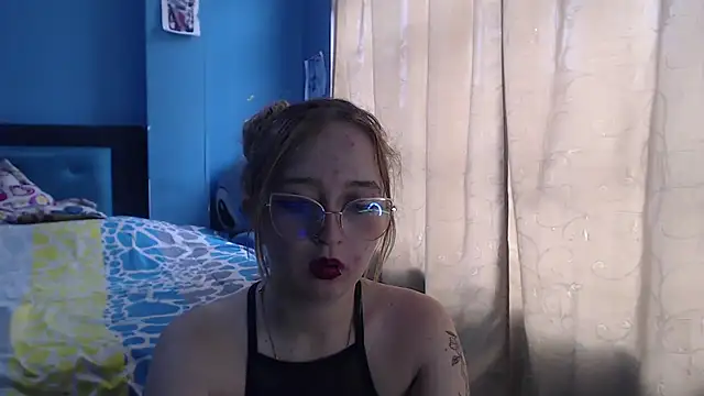 Liaroberts1 online show from 01-28-25, 03:46