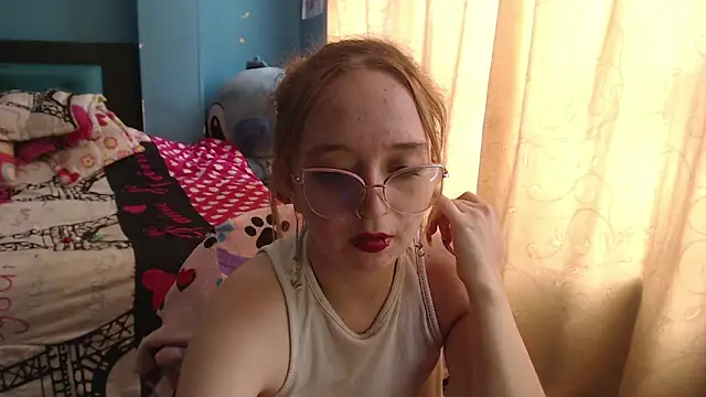 Liaroberts1 online show from 02-10-25, 06:24