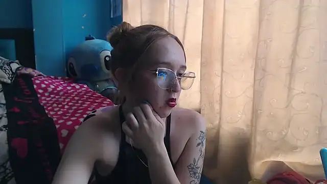 Liaroberts1 online show from 02-11-25, 06:11