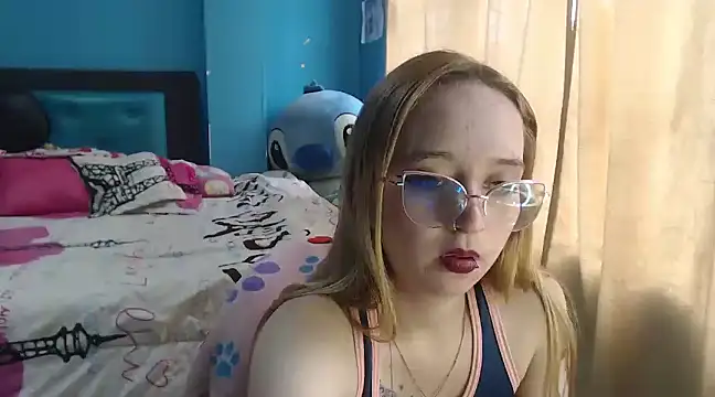 Liaroberts1 online show from 02-13-25, 06:16