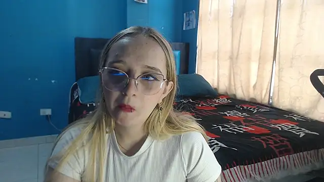 Liaroberts1 online show from 10-06-25, 12:02