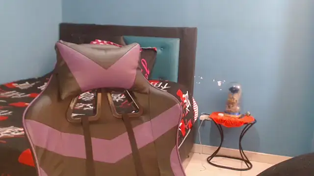 Liaroberts1 online show from 01-05-26, 05:27