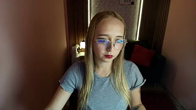 Liaroberts1 online show from 06-17-26, 01:45