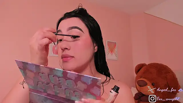 angeel fox online show from 10-28-25, 03:43