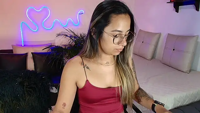 Jules n Gia online show from 02-14-25, 03:00