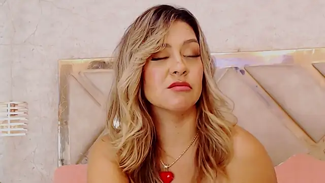 Snapshot of JoannaStanford chatting on 03-15-25, 03:51 JoannaStanford online show from 03-15-25, 03:51