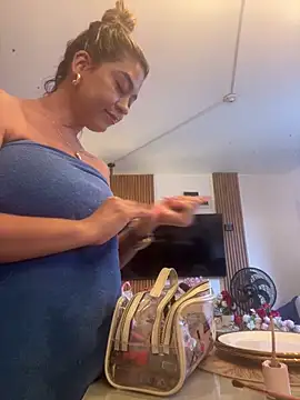 Snapshot of JoannaStanford chatting on 10-24-25, 10:06 JoannaStanford online show from 10-24-25, 10:06