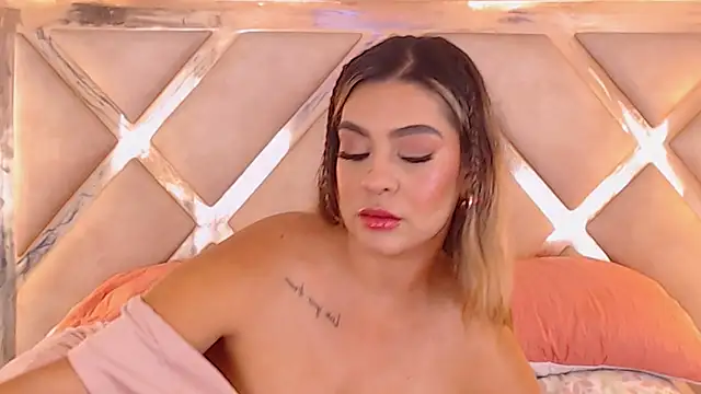 Snapshot of JoannaStanford chatting on 11-14-25, 09:13 JoannaStanford online show from 11-14-25, 09:13