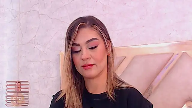 Snapshot of JoannaStanford chatting on 11-30-25, 08:02 JoannaStanford online show from 11-30-25, 08:02