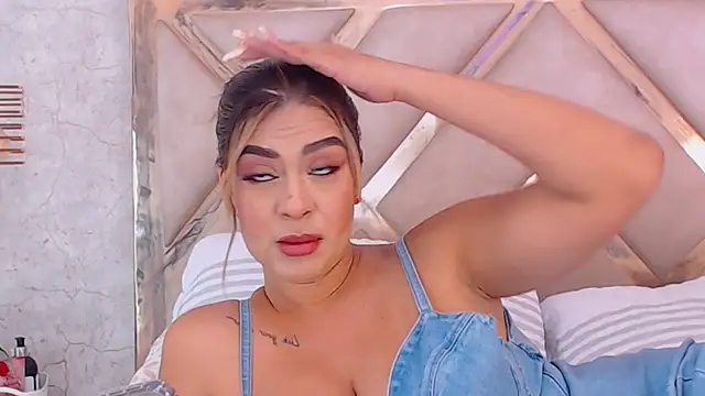 Snapshot of JoannaStanford chatting on 12-02-25, 01:55 JoannaStanford online show from 12-02-25, 01:55