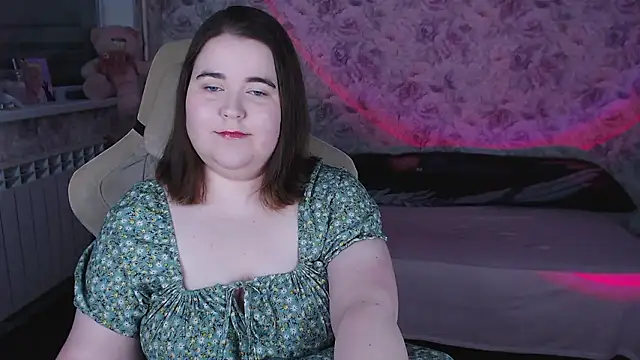 Estelle Hicks online show from 03-22-26, 06:44