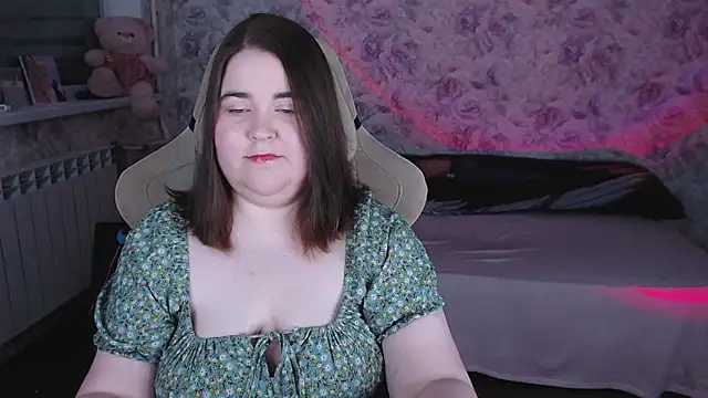 Estelle Hicks online show from 04-18-26, 06:56