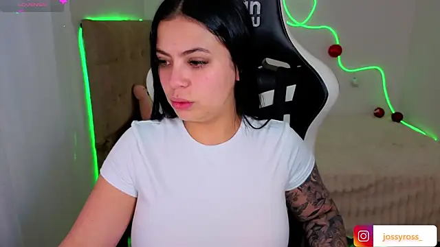 Victoryyy  online show from 11-25-25, 07:14