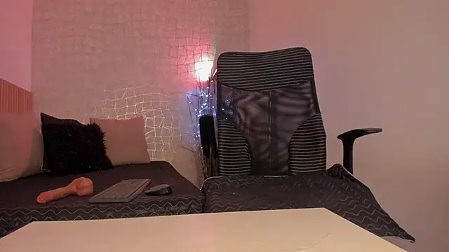 Snapshot of Bella_desi_ chatting on 01-04-25, 03:17 Bella desi  online show from 01-04-25, 03:17