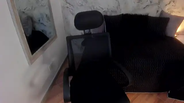 Snapshot of Bella_desi_ chatting on 03-11-25, 12:39 Bella desi  online show from 03-11-25, 12:39
