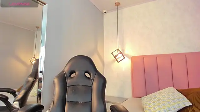 SUNNYCYRUS online show from 04-24-26, 12:51