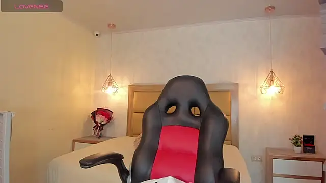 SUNNYCYRUS online show from 04-25-26, 01:03