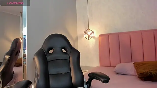 SUNNYCYRUS online show from 04-27-26, 12:58