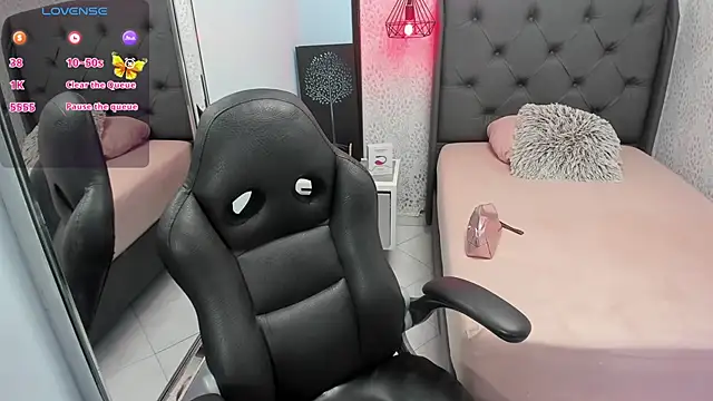 SUZETMONACO online show from 02-24-26, 07:23