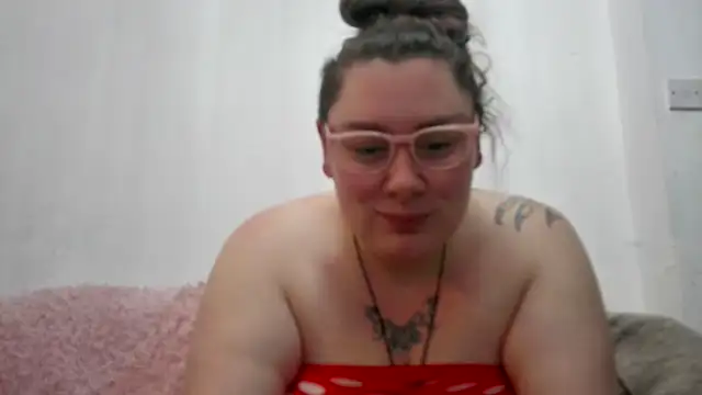 Bustycurves online show from 12-16-25, 09:42