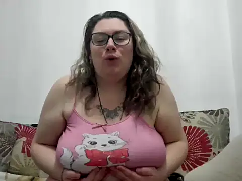 Snapshot of Bustycurves chatting on 01-09-26, 11:13 Bustycurves online show from 01-09-26, 11:13