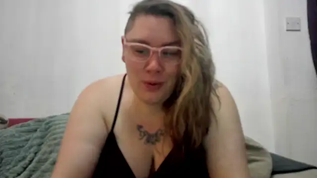 Snapshot of Bustycurves chatting on 01-15-26, 02:27 Bustycurves online show from 01-15-26, 02:27