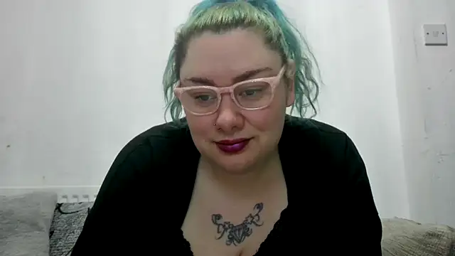 Snapshot of Bustycurves chatting on 03-15-26, 01:44 Bustycurves online show from 03-15-26, 01:44