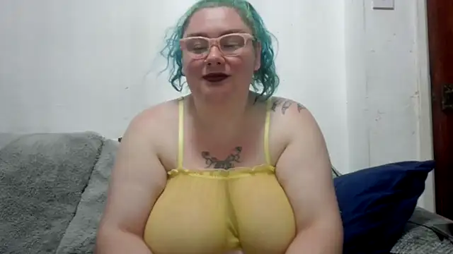 Snapshot of Bustycurves chatting on 07-17-26, 09:41 Bustycurves online show from 07-17-26, 09:41