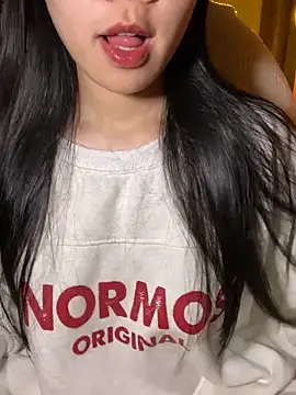 minmin2kk5 online show from 11-28-25, 04:09