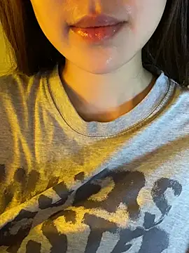 minmin2kk5 online show from 04-22-26, 01:19