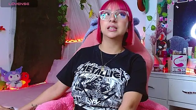 Littlerouse  online show from 11-15-25, 01:47