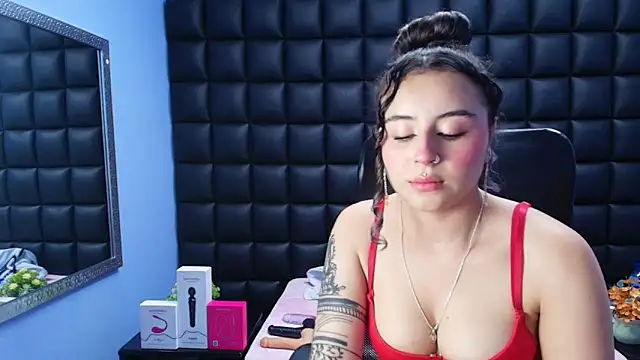 Snapshot of celeste_blue69 chatting on 11-26-25, 03:29 celeste blue69 online show from 11-26-25, 03:29