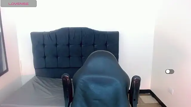 Snapshot of la_ratona_1 chatting on 12-30-24, 05:23 la ratona 1 online show from 12-30-24, 05:23