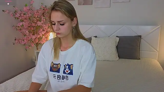 Snapshot of Wendy_D0ll chatting on 02-11-25, 02:25 Wendy D0ll online show from 02-11-25, 02:25