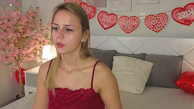 Snapshot of Wendy_D0ll chatting on 02-15-25, 09:04 Wendy D0ll online show from 02-15-25, 09:04