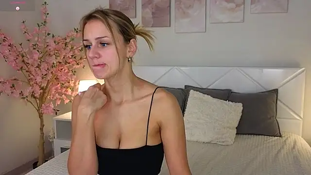 Snapshot of Wendy_D0ll chatting on 02-18-25, 09:42 Wendy D0ll online show from 02-18-25, 09:42