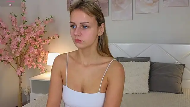 Snapshot of Wendy_D0ll chatting on 02-24-25, 09:41 Wendy D0ll online show from 02-24-25, 09:41