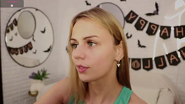 Snapshot of Wendy_D0ll chatting on 10-20-25, 09:26 Wendy D0ll online show from 10-20-25, 09:26