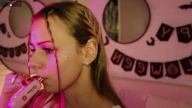 Snapshot of Wendy_D0ll chatting on 10-24-25, 09:55 Wendy D0ll online show from 10-24-25, 09:55