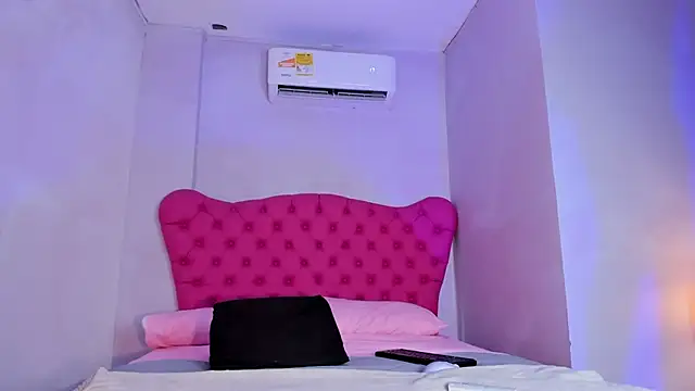Snapshot of Aprillbrunette chatting on 07-27-26, 11:50 Aprillbrunette online show from 07-27-26, 11:50
