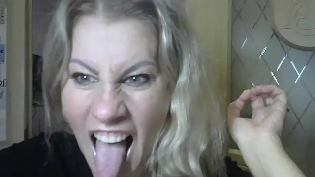 TherestlessKitty online show from 01-27-25, 08:51