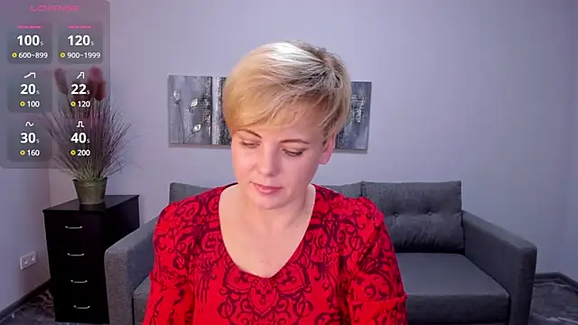 Julia Wilsone online show from 01-12-25, 01:37