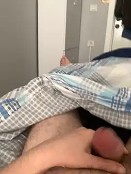 Erenn34 online show from 04-12-26, 05:23