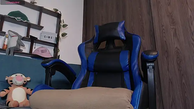 Snapshot of colby_scott chatting on 11-30-25, 08:35 colby scott online show from 11-30-25, 08:35