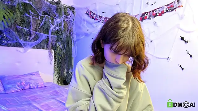 Snapshot of Alina_Mills chatting on 10-28-25, 08:29 Alina Mills online show from 10-28-25, 08:29