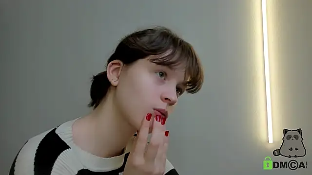 Snapshot of Alina_Mills chatting on 11-04-25, 08:35 Alina Mills online show from 11-04-25, 08:35