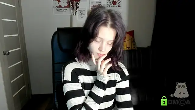 Snapshot of Alina_Mills chatting on 12-14-25, 08:20 Alina Mills online show from 12-14-25, 08:20