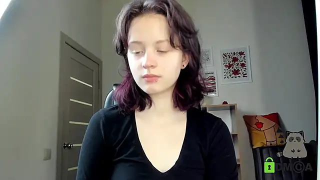 Snapshot of Alina_Mills chatting on 12-15-25, 08:07 Alina Mills online show from 12-15-25, 08:07