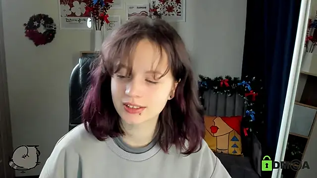 Snapshot of Alina_Mills chatting on 12-20-25, 09:16 Alina Mills online show from 12-20-25, 09:16