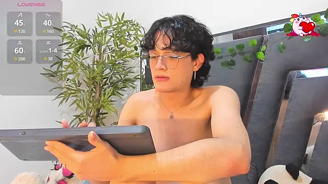 Snapshot of Black_Rose2 chatting on 02-06-25, 11:43 Black Rose2 online show from 02-06-25, 11:43